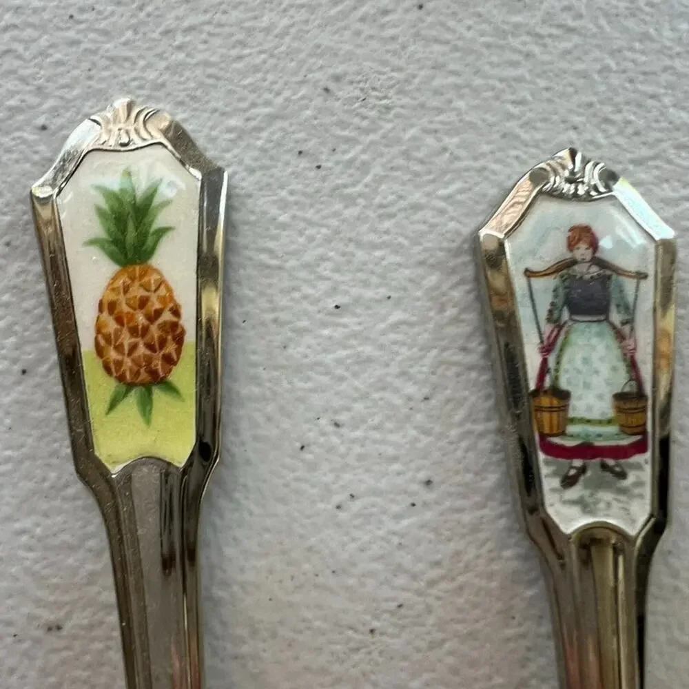 Vintage Set of 4 Avon Hospitality Spoons Collectibles Representing 4 Countries